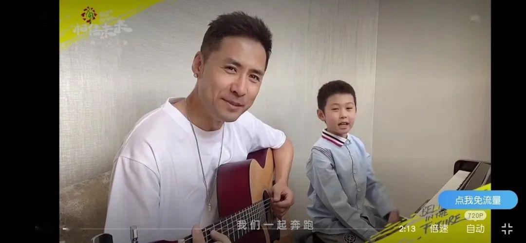 朴树卖萌狗头帽抢镜相信未来第二场落幕