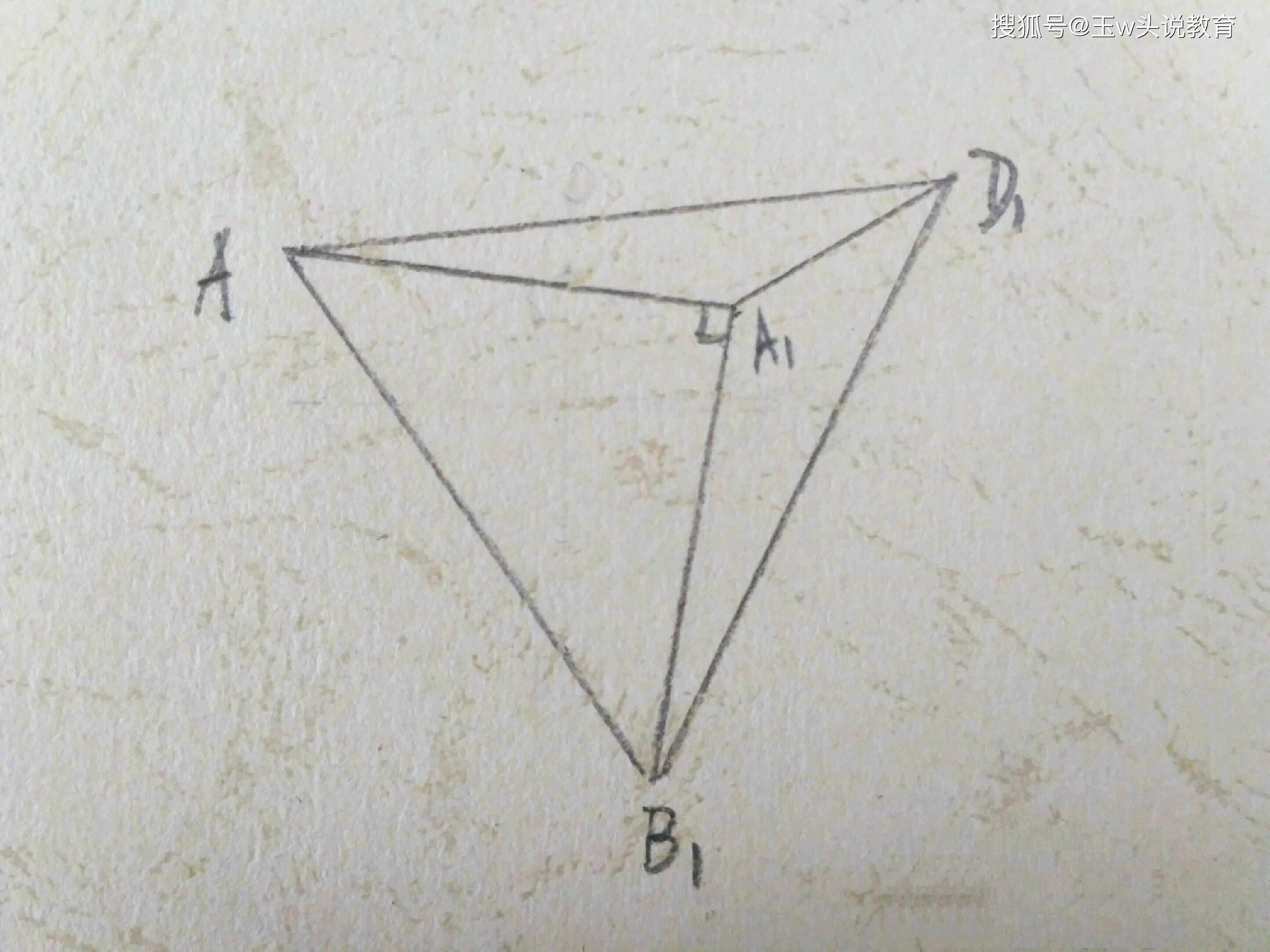 例如,如图底面积是正三角形,侧面积是等腰直角三角形的三棱锥,三棱锥