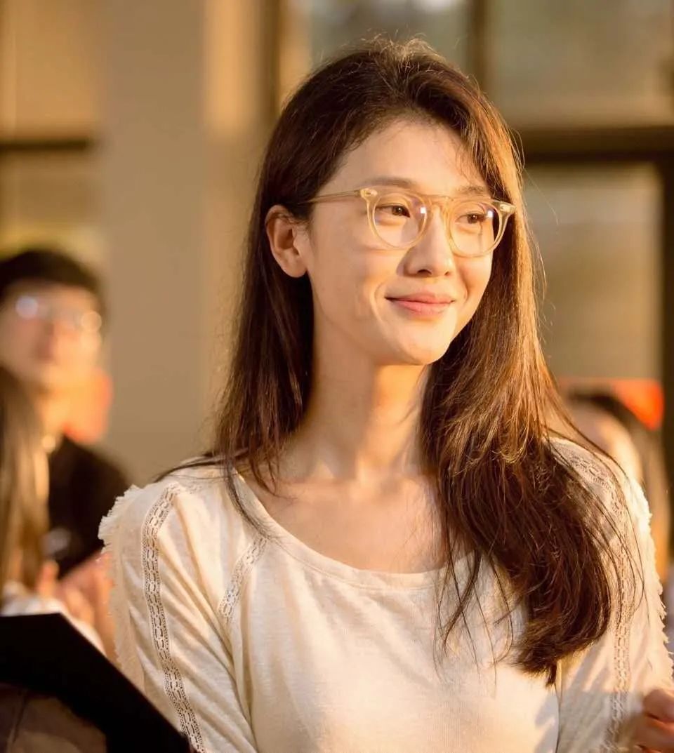 倪景阳刚出道第一个角色就是女二号,在《老爸向前冲》里面饰演男主的