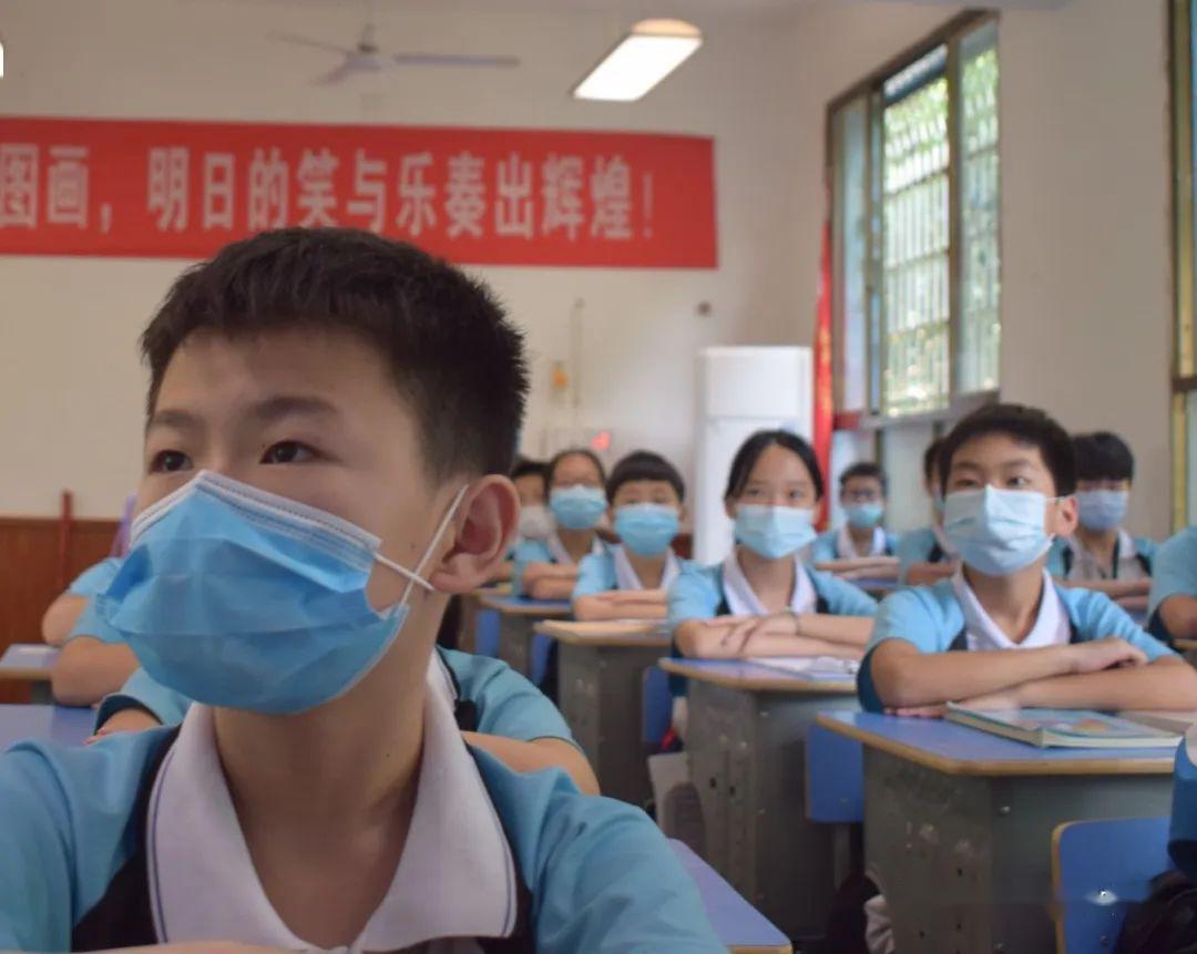 让青春为祖国绽放衡东县兴东中学五四主题团日活动