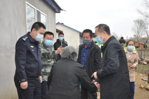 黑龙江海林市副市长李云齐到长汀镇调研脱贫攻坚工作并慰问贫困户