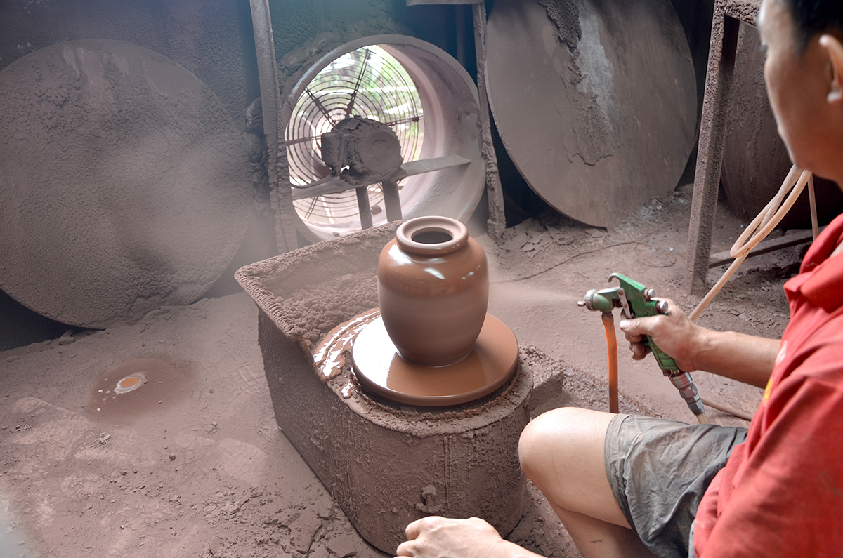 陶瓷酒坛酒缸上釉的几种方法你都知道吗?