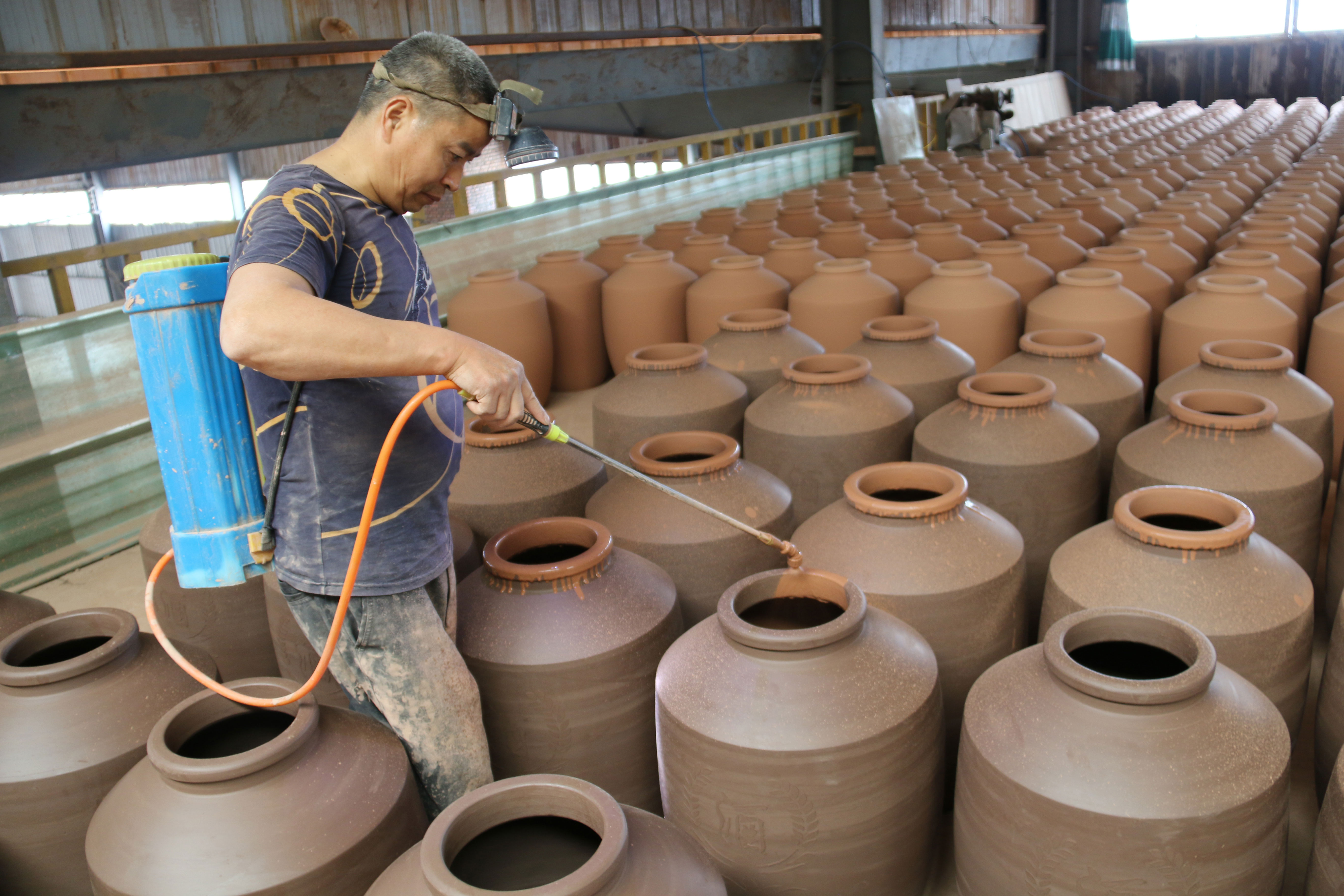 广西灵山陶瓷酒缸厂图片