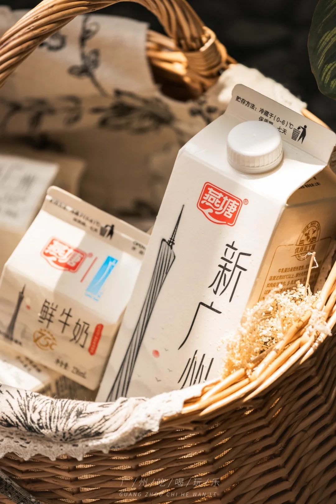 "唔该要盒燕塘牛奶!广州塔联名果款!