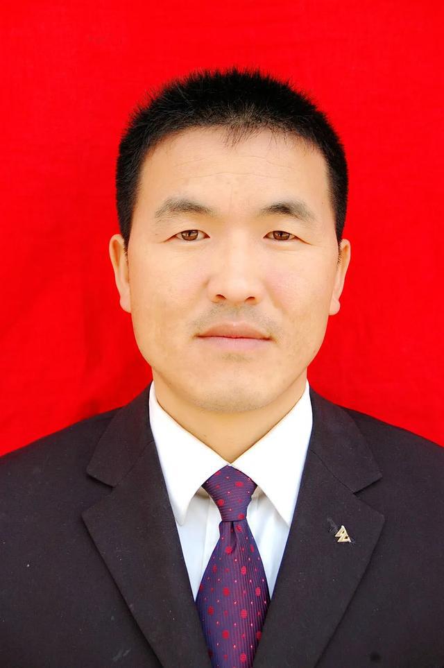 孙成华,男,汉族,1980年1月出生,中共党员,甘肃康县人,在职大学学历