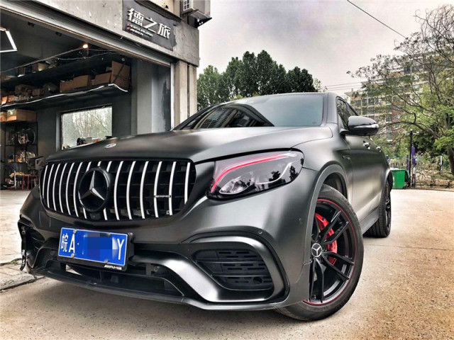 奔驰glc改装陶瓷黑原装位电动尾翼品位出众