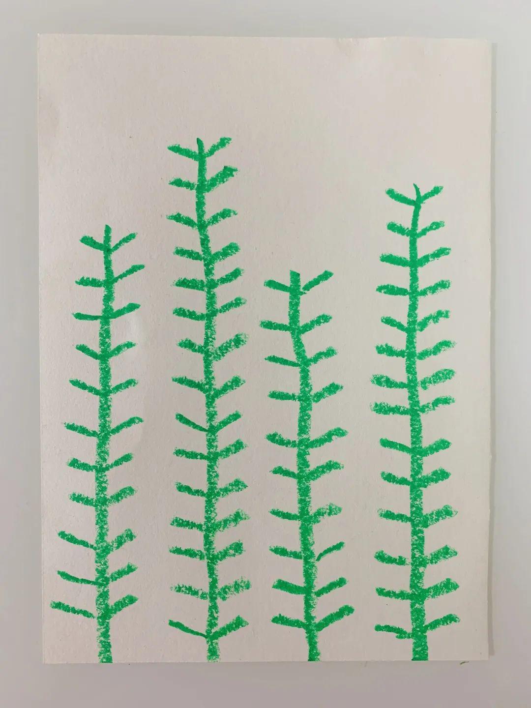 第三步:然后,我们用棉签沾上黄色的颜料,在小枝干上分别点出小黄花.