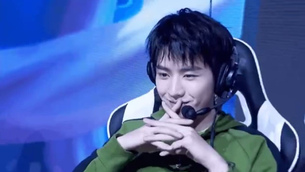 翟潇闻 电竞男 你微笑时很美