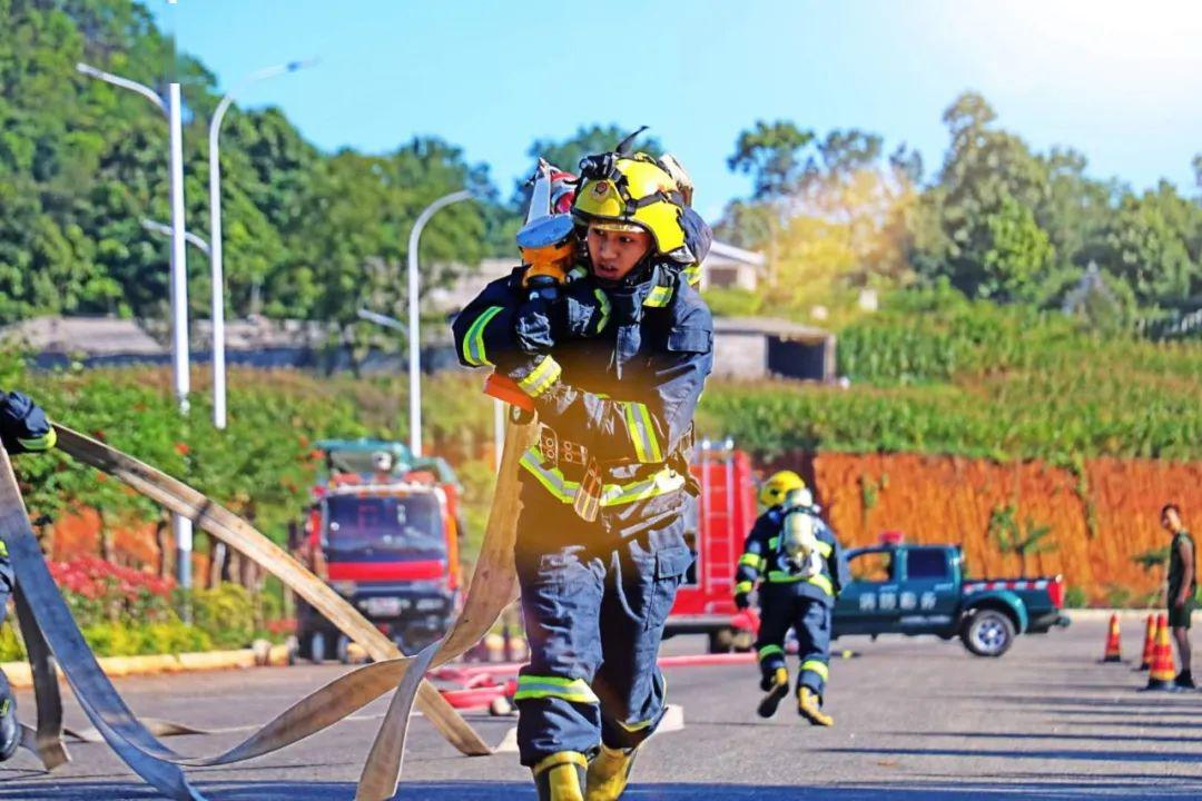 贵州新入职消防员对比照出炉,谁是最硬男子汉?