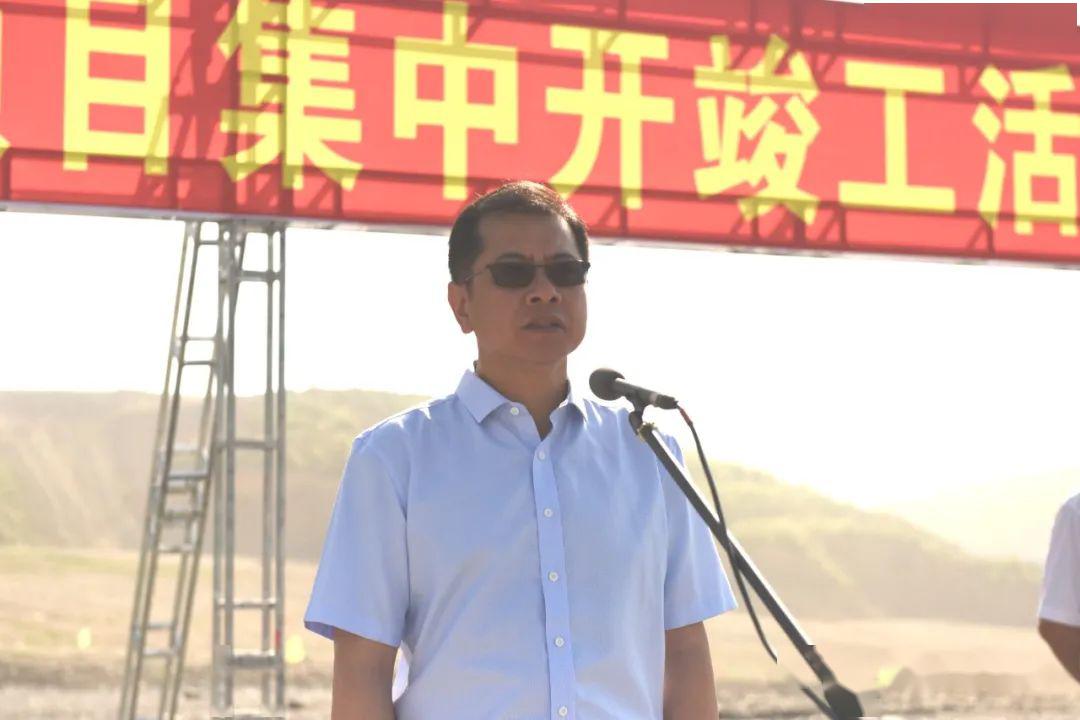 西林县县长现任图片