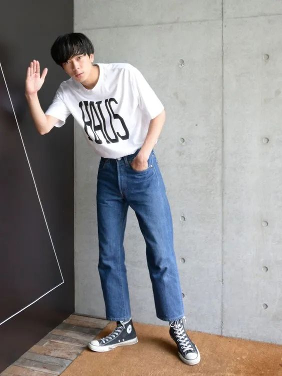 匡威 牛仔裤vs匡威 休闲裤,哪个组合更吸引你?