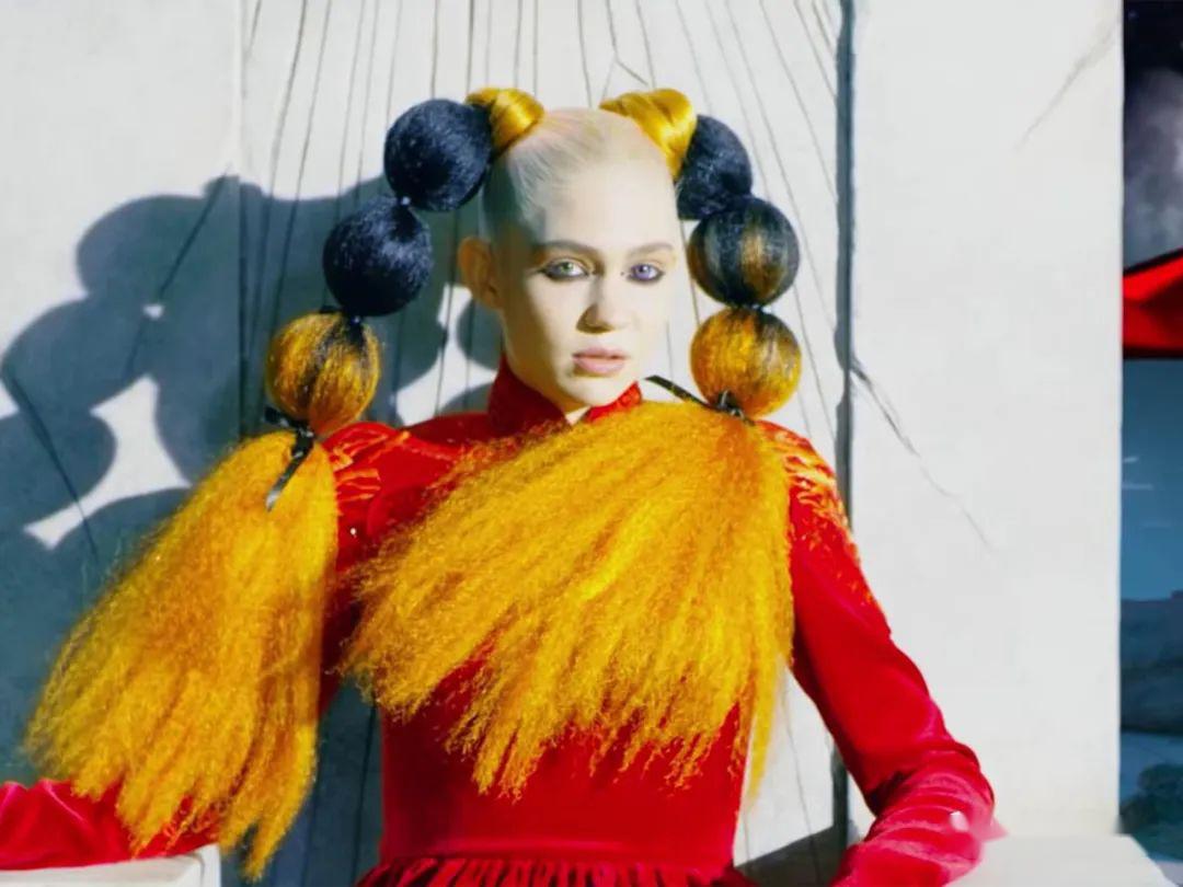 刚生儿子就要卖光房子,马斯克的女友被他气得肝疼……_grimes