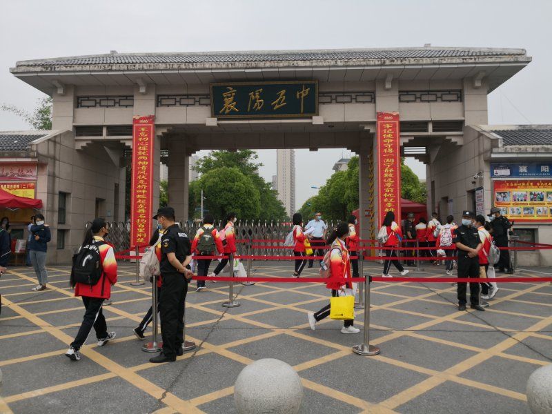 湖北襄阳高新警方全力以复开学路