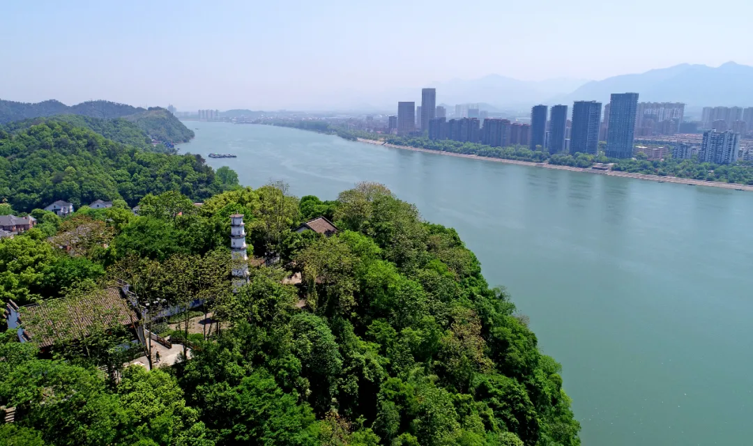 原创刚刚中国最美县城官宣桐君山景区今天起向全球永久免费开放