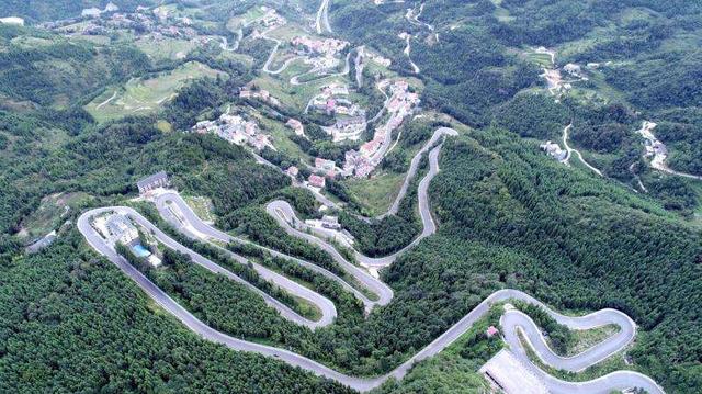 99道弯的公路感受过么盘山公路有着别样的景色喜欢自驾的你不能错过