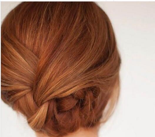 2款时尚女生低发髻盘发发型扎发图解俏皮又显年轻