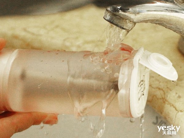 海尔便携式口腔冲洗器测试体验牙渍一冲即净告别日常口腔问题