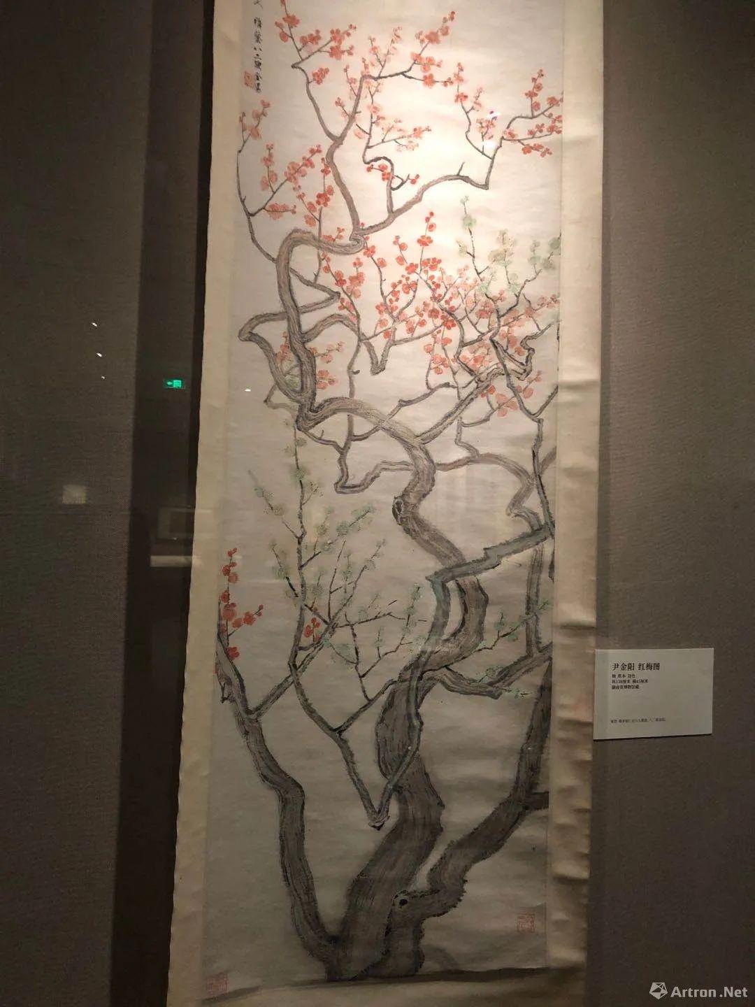 "潇湘烟岚"以生于湖南,长于湖南的画家34件/套作品为主要展示对象.