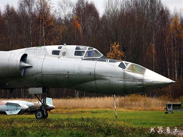该型和图-22一样,是在图-98超音速轰炸机的基础上发展而来的,是世界