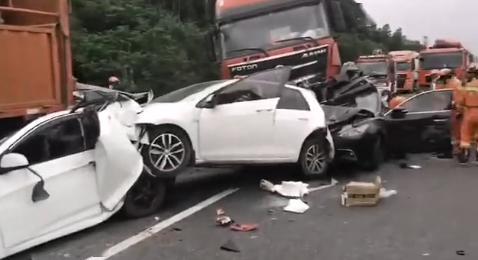 高速严重车祸,小车上5人死亡!