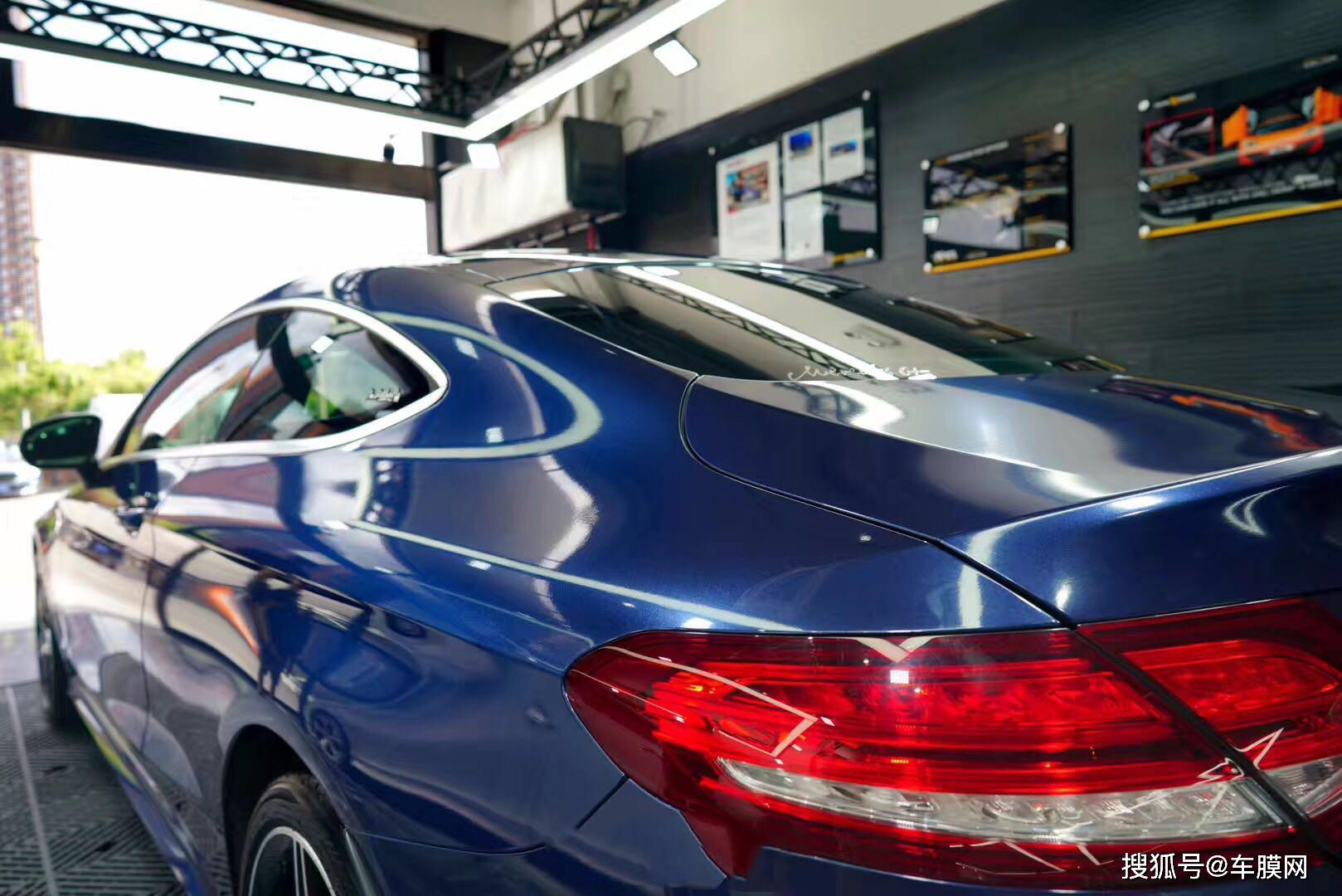 奔驰c级coupe宝石青贴膜改色效果图