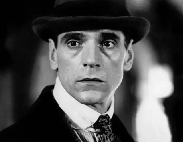 他是洛丽塔男主畸形恋专业户也是禁欲系不老男神