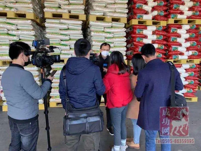 致敬劳动者周振荣最美粮食逆行人