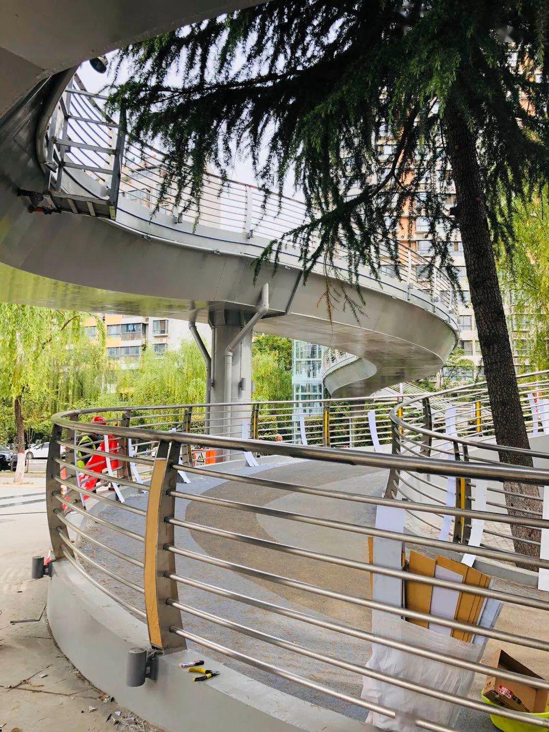 西安最美天桥刷屏满满未来感已成最新网红打卡地