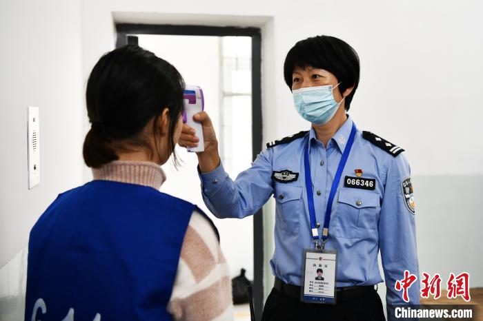 高牆內的戰疫木蘭軍女子本弱為警則剛