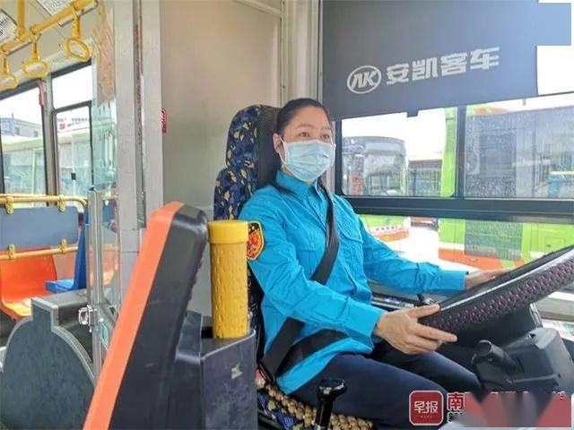 宾阳妹17岁跑到广东打工 自强不息当起公交车女司机_郑燕