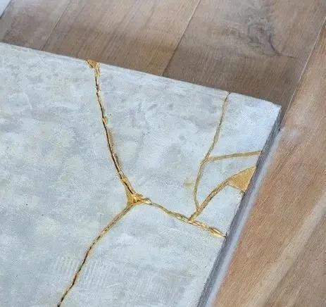 地砖有裂缝只能撬掉重铺老师傅教你一招补完邻居天天来拍照