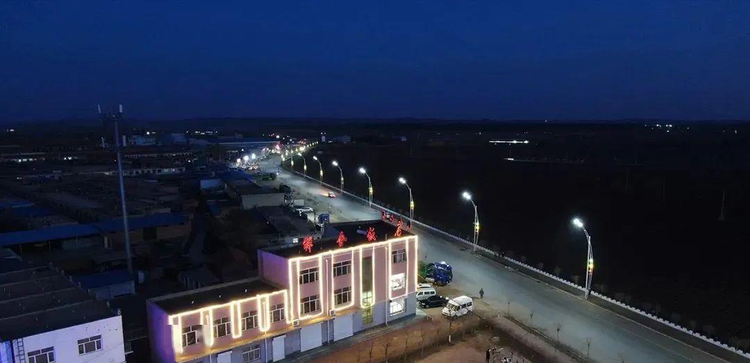 建平县黑水镇结合人居环境整治百日攻坚行动,从完善小城镇服务