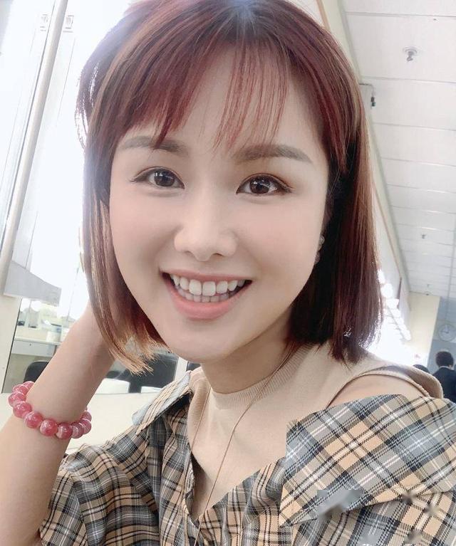 tvb小花吃甜品尝出了恋爱的味道 曾凭借大胆角色被网友大赞_刘思希