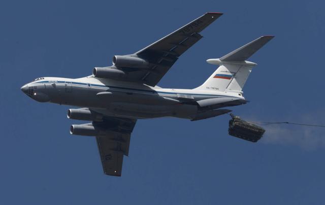 载重量达40吨,野战机场也可顺利起降,伊留申设计局经典之作_伊尔