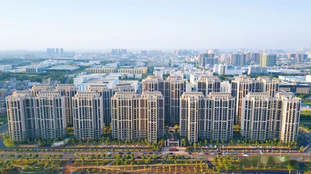 中策海南原创恩祥新城万物繁茂园中花木正盛