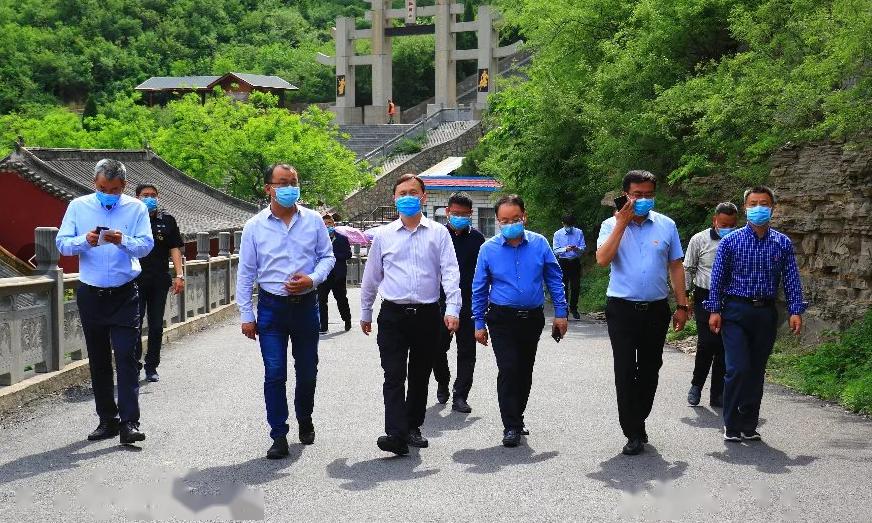 示范区党工委书记,市委书记张战伟,示范区管委会主任,市长石迎军以及