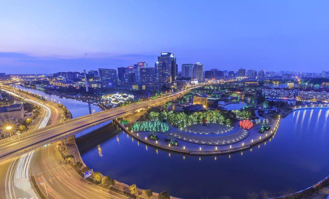 再到高素质人才,豪宅密集的上海硅谷,十年来,新江湾城从未停止过