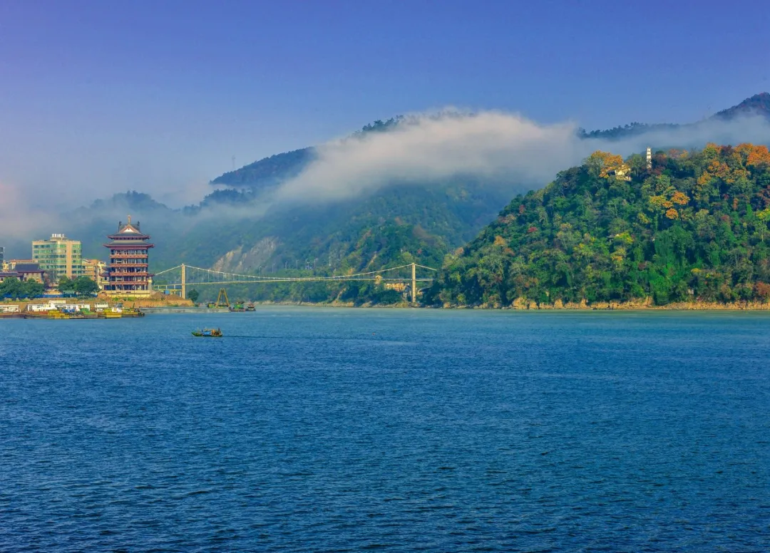 原创刚刚中国最美县城官宣桐君山景区今天起向全球永久免费开放