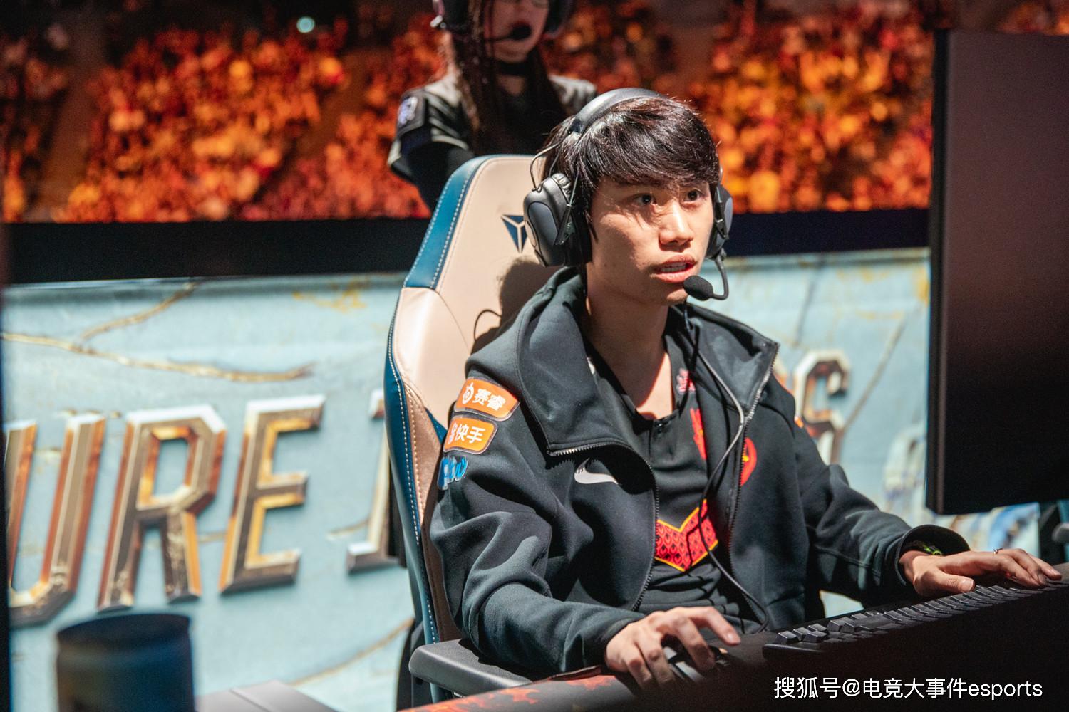 拿下lpl春季赛冠军的jdg上路选手zoom与去年世界冠军fpx中路选手doinb