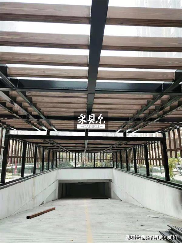 郑州室外廊架能做木纹漆吗?小区车库钢结构上做仿木纹效果