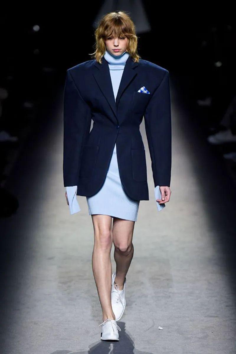 服装设计又酷又飒的女士西装