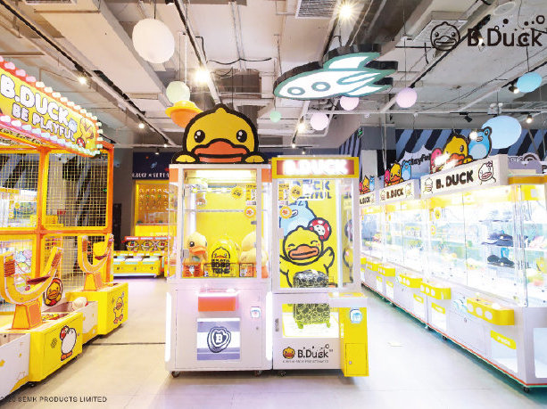 duck小黄鸭有超过250家线下门店,电商,包括衍生品零售店,家庭娱乐中心