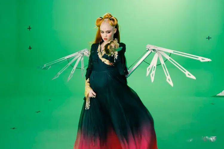 刚生儿子就要卖光房子,马斯克的女友被他气得肝疼……_grimes