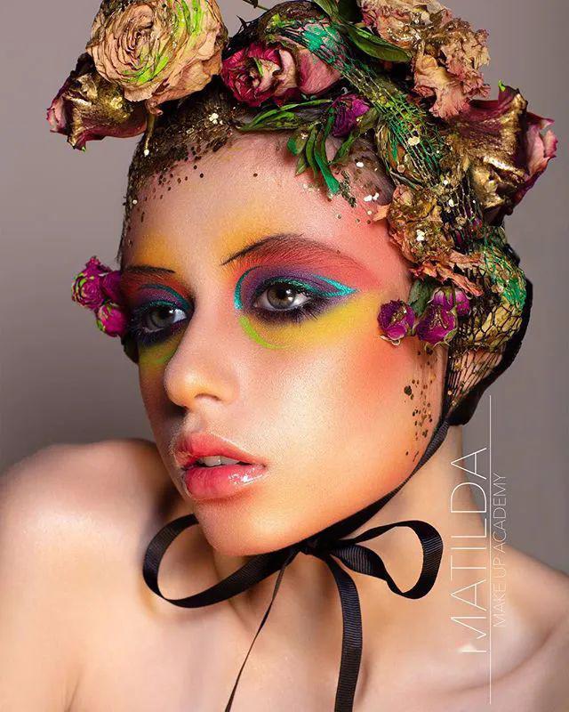 收藏很鲜艳的重彩妆容集锦