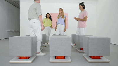 这把椅子设计太巧妙了当你一坐下就能从墩子变成靠背沙发