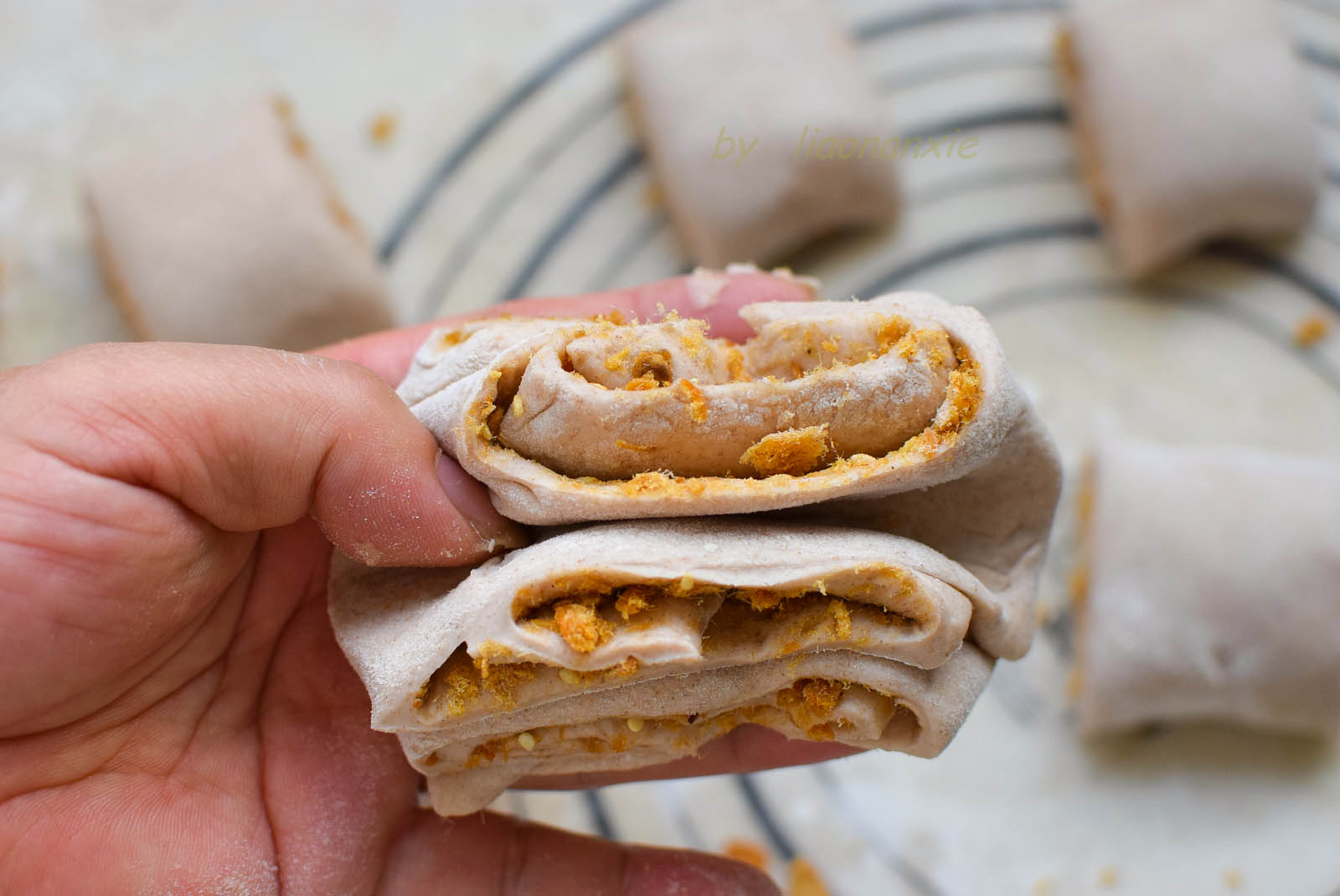 原创女儿最馋这种馒头,咸香耐嚼,当早餐很美,利用碎片时间就能蒸好