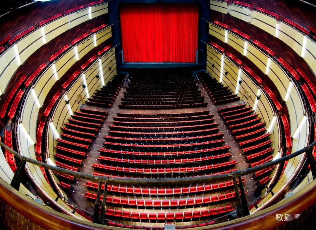 大幕拉开我们一起云上逛剧院