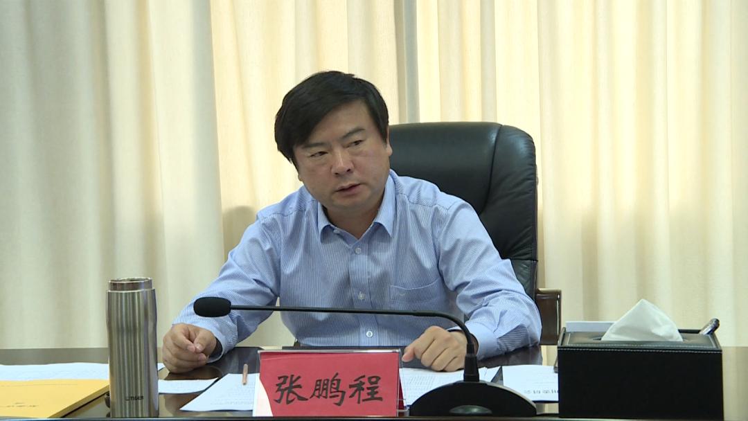 县委书记县长张鹏程主持召开石屏县前往贫困县支持脱贫攻坚挂职干部