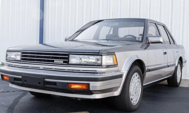 一台比肩宝马7系的日产30年前名震一时的蓝鸟王堪称经典