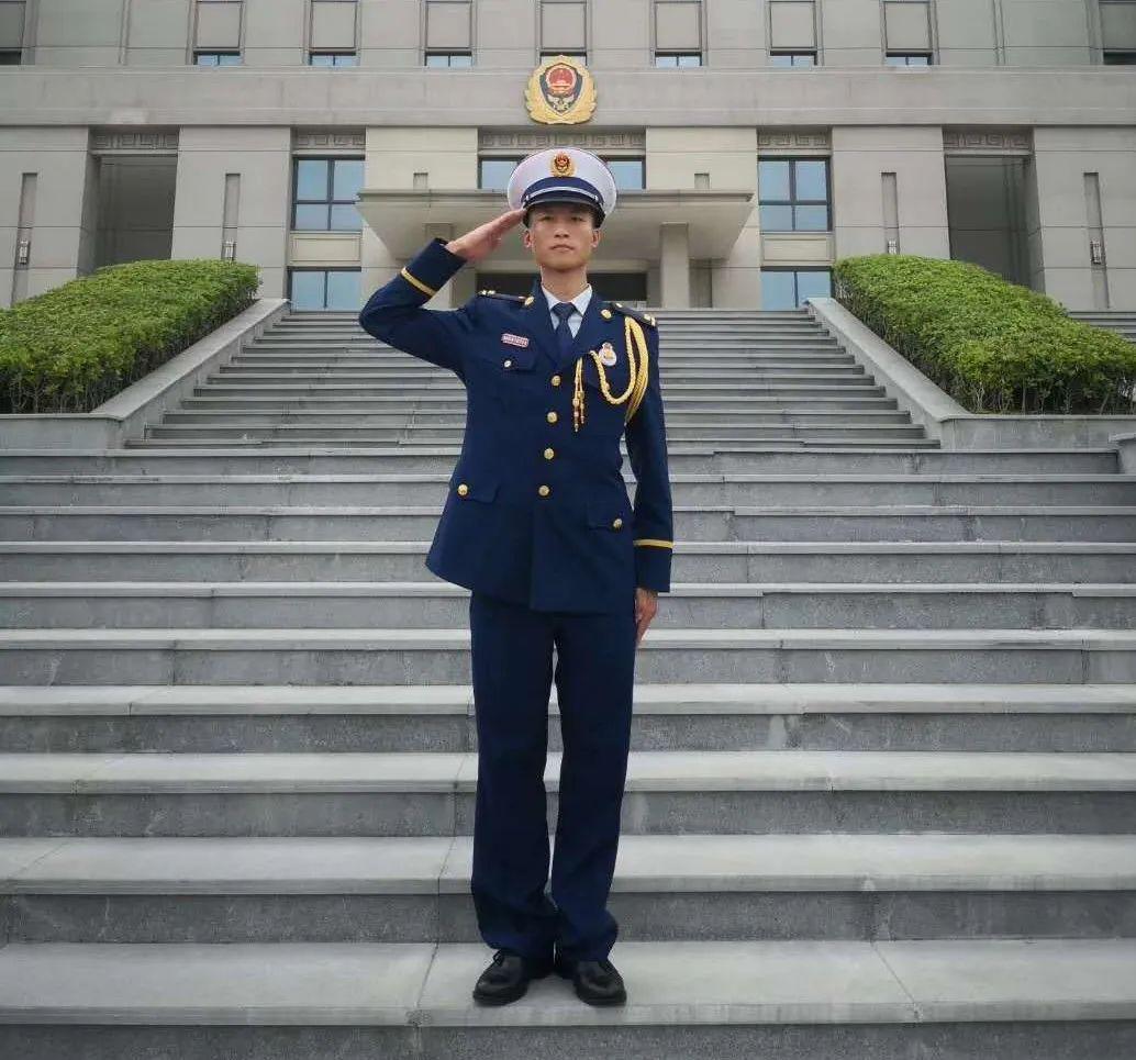 贵州新入职消防员对比照出炉,谁是最硬男子汉?